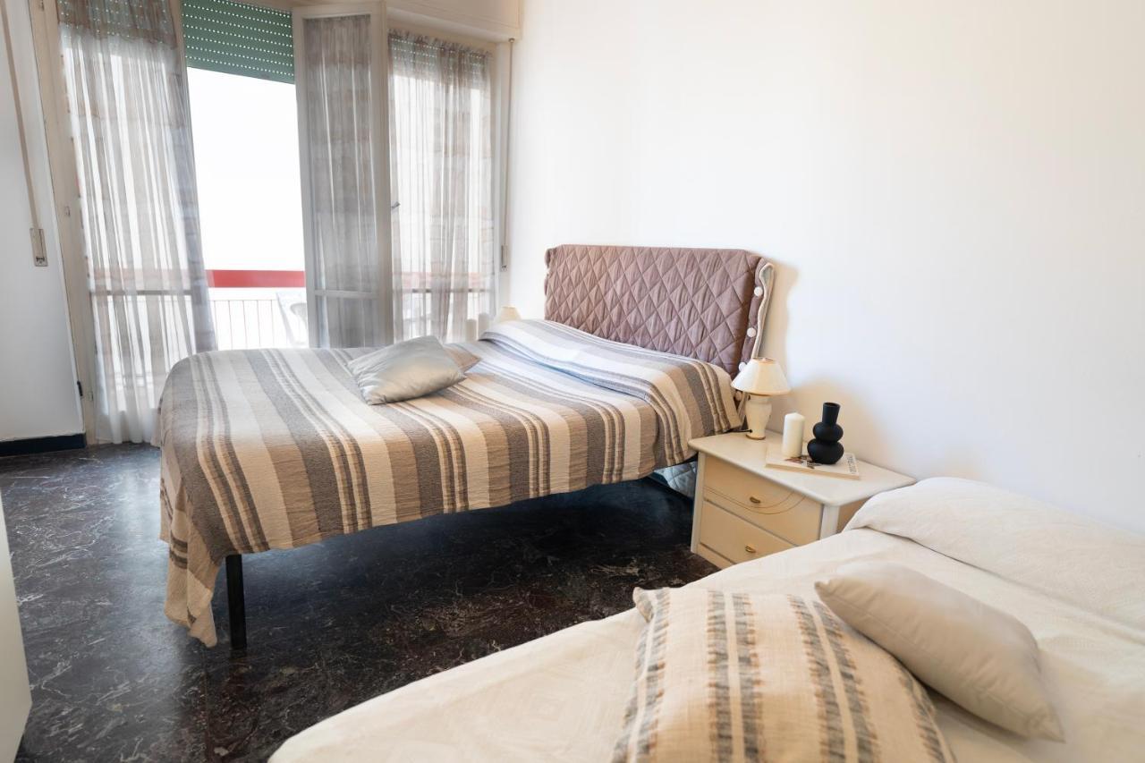 [VIA E. DE AMICIS] Comodo Bilocale vicino al Mare. Pietra Ligure Esterno foto